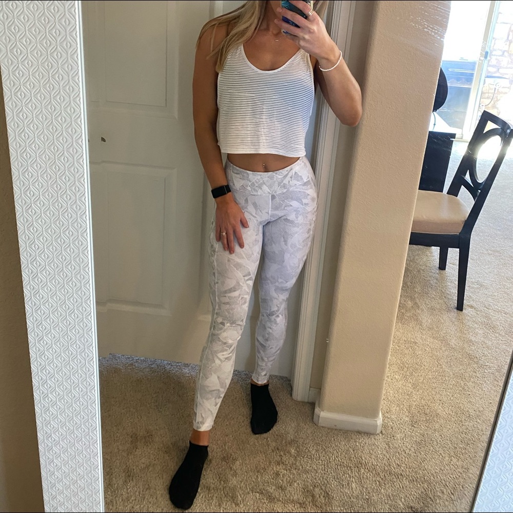 Lululemon Fast & Free, white pattern, size 2